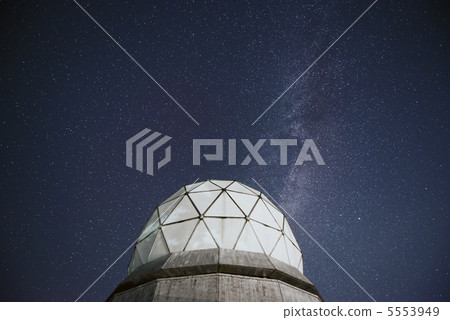 Fuji radar dome and the starry sky 5553949