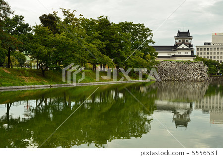 Walking Toyama · Toyama Castle Ruins Park 5556531