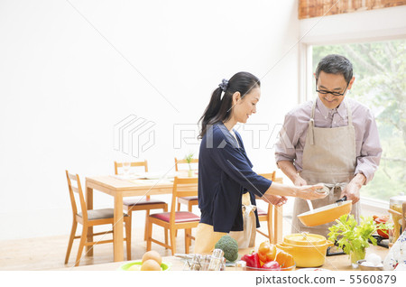用餐圖像的資深夫婦 5560879