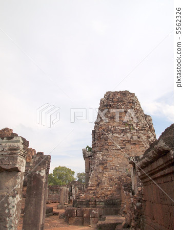 Pre-Loop Temple of World Heritage Angkor Monument 5562326