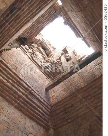 Pre-Loop Temple of World Heritage Angkor Monument 5562436