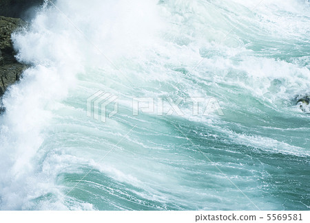 Beautiful Wave with stones Beautiful Wave with stones 5569581