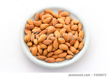 Almond 5569972
