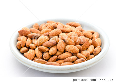 Almond 5569973