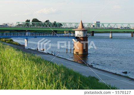 黃昏時的進氣塔 5570127