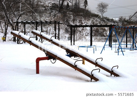 冬季蹺蹺板 冬季蹺蹺板 5571685