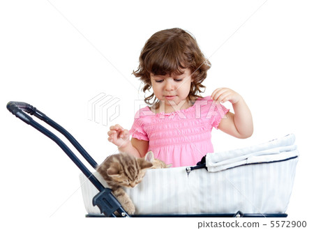 funny child feeding attractive kitten from bottle 5572900