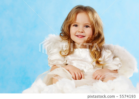 Little angel 5574193