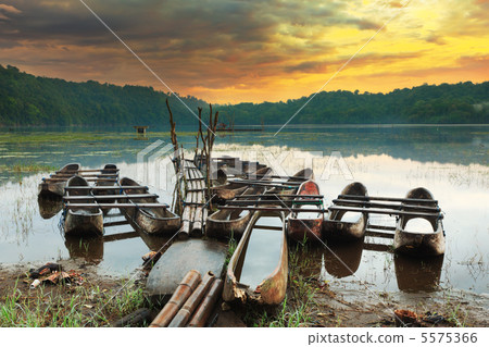 Tamblingan lake 5575366