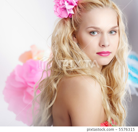 Pretty blonde 5576315