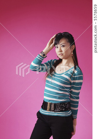 戴太陽鏡的可愛女孩 5578659