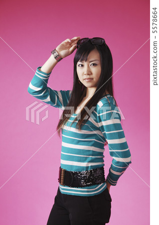 戴太陽鏡的可愛女孩 5578664