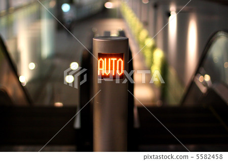 AUTO display of escalator AUTO display of escalator 5582458