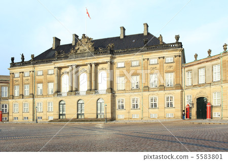 Amalienborg palace Amalienborg palace 5583801