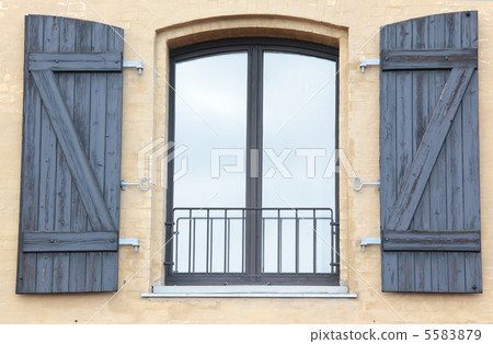 Window 5583879