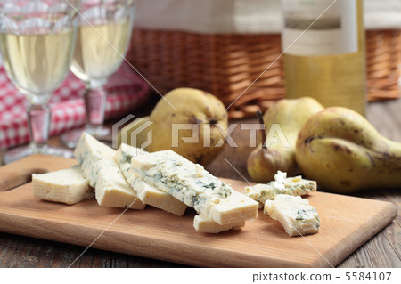 Blue cheese, pears, and wine 5584107