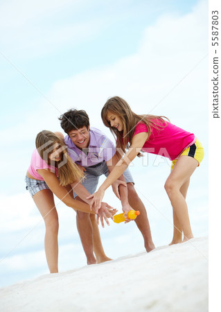 Bottle play Bottle play 5587803