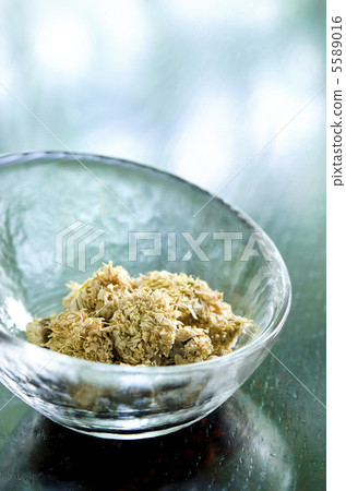 Herb: Chrysanthemum / Organic Dried Herb: Chrysanthemum Flower Tea 5589016