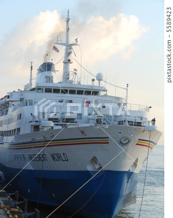 Large Ferries Large Ferries 5589423