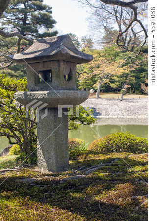 Minami池塘Senko故宮草陰影的燈籠 Minami池塘Senko故宮草陰影的燈籠 5591038