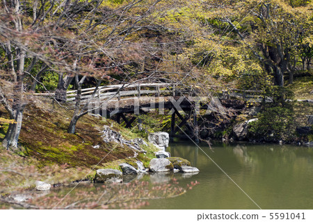 秋天葉子橋樑和Dejima在Senko皇家宮殿 5591041