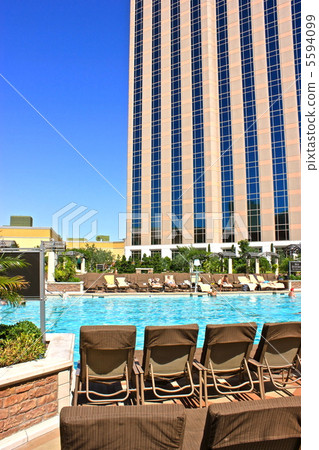 Hotel poolside 5594099