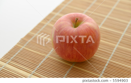 Apple  5594903
