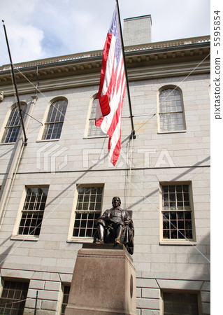 周圍的哈佛大學 5595854