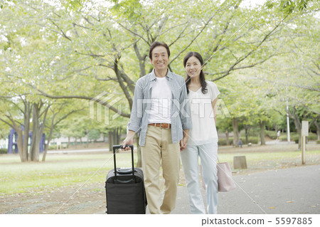 The couple who came to travel The couple who came to travel 5597885