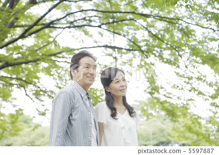 The couple who came to travel The couple who came to travel 5597887