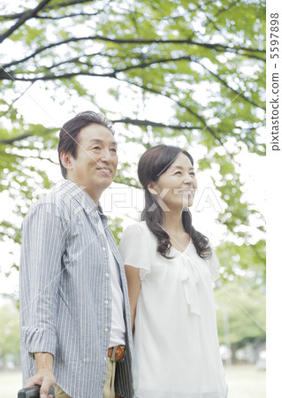 The couple who came to travel The couple who came to travel 5597898