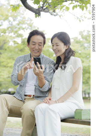 The couple who came to travel The couple who came to travel 5597904