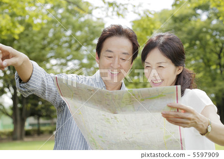 The couple who came to travel The couple who came to travel 5597909