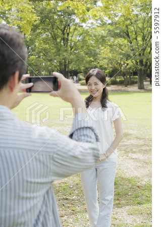 The couple who came to travel The couple who came to travel 5597912