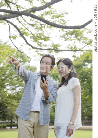 The couple who came to travel The couple who came to travel 5597913