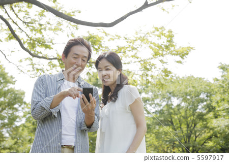 The couple who came to travel The couple who came to travel 5597917