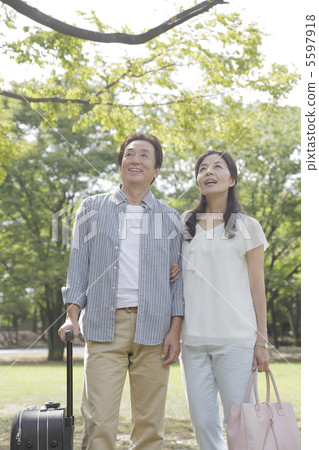 The couple who came to travel The couple who came to travel 5597918