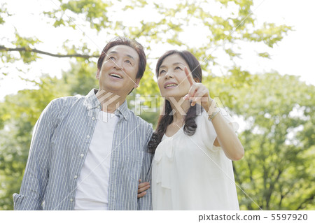 The couple who came to travel The couple who came to travel 5597920