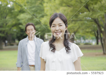 The couple who came to travel The couple who came to travel 5597923