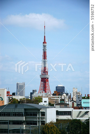 東京鐵塔和藍天 5598752