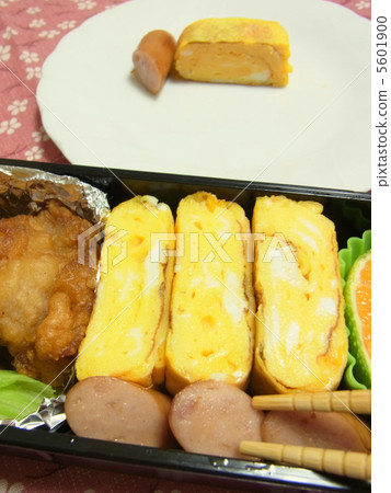 Daily lunch box making 5601900