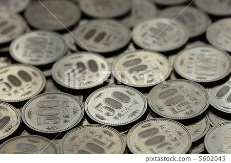 Lots of 500 yen coins 5602045