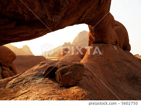 Arch 5602750