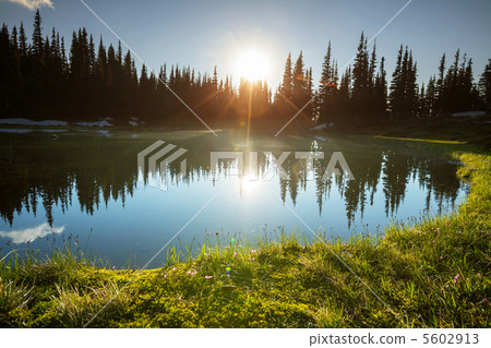 Lake on sunset Lake on sunset 5602913