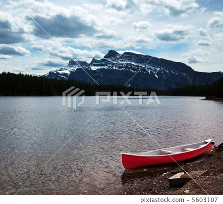 Canadian lake Canadian lake 5603107