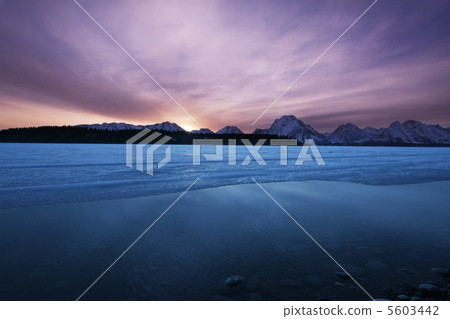 Winter lake 5603442