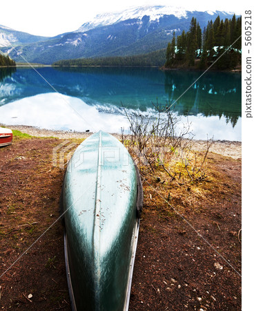 Canadian lake Canadian lake 5605218