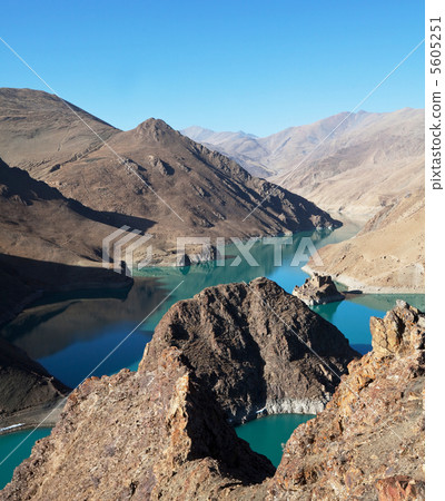 Mountain lake Mountain lake 5605251