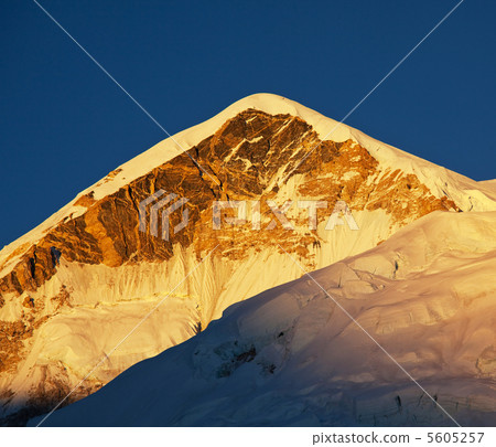 Peak on sunset Peak on sunset 5605257