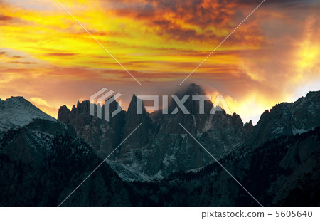 Peak on sunset Peak on sunset 5605640